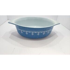 RARE FIND  Pyrex Blue Garland Snowflake 1 1/2 Qt Casserole Dish Only No lid #043